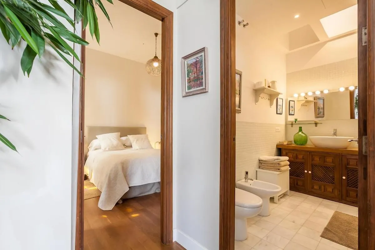 Penthouse In Restored C19Th Home Seville Apartment